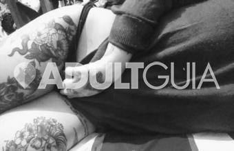 Tatuadita caliente que te quiere deslechar - Foto 0