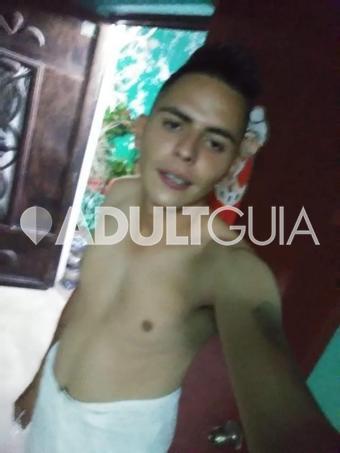 Joven chico cachondo y bien dotado no te arrrepentiras - Foto 3