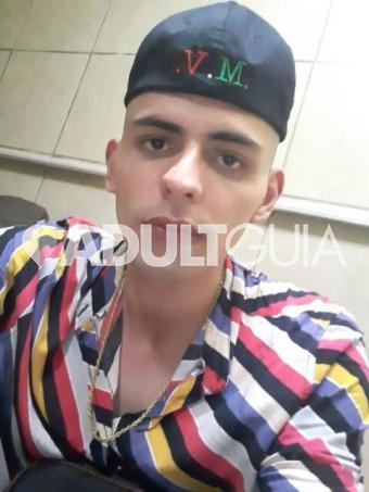 Joven chico cachondo y bien dotado no te arrrepentiras - Foto 1