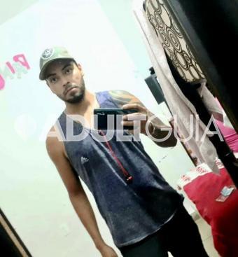 Joven bisexual con 20cm de placer para atender - Foto 1