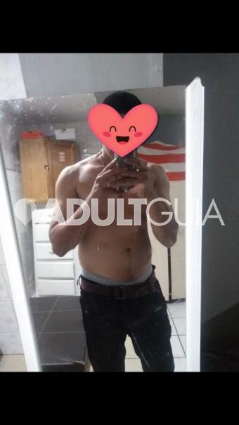 Hola mi nombre es franco , tengo 28 años te complasere en lo que me pidas  - Foto 0