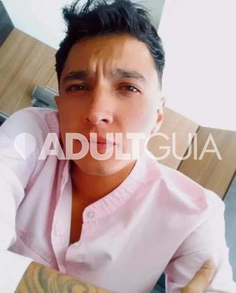 Chico guapo, 24 años dispuesto a complacer tus fantasias, muy bien dotado! - Foto 1