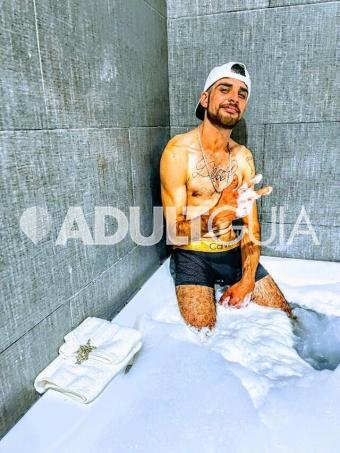 Chico guapo y buen físico con buena verga de 23 cm  - Foto 2