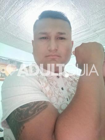 Un Gigoló amable risueño o un buen hombre de compañía  - Foto 3